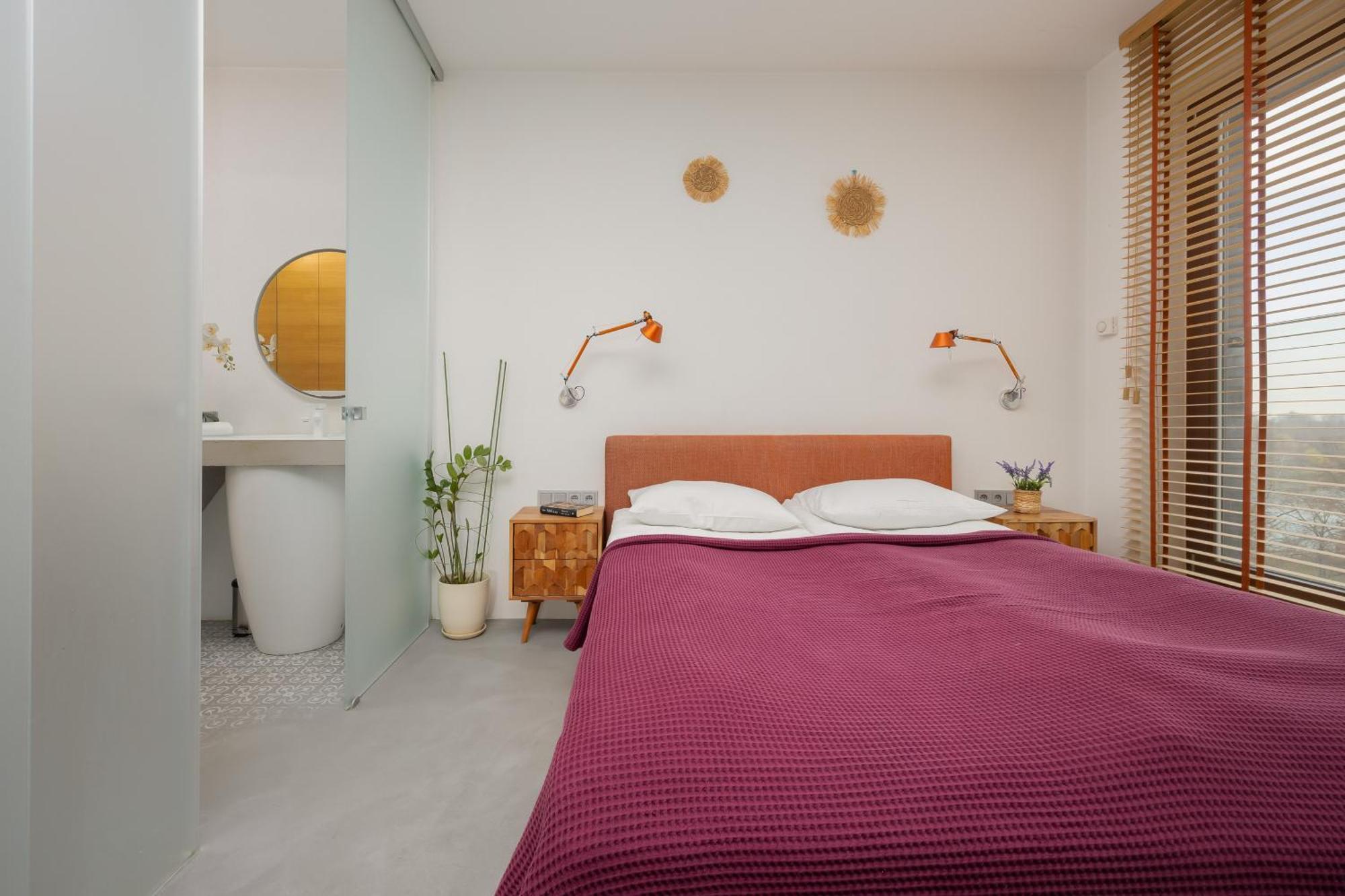 Lux Riverview Air-conditioned With Parking By Renters Apartment